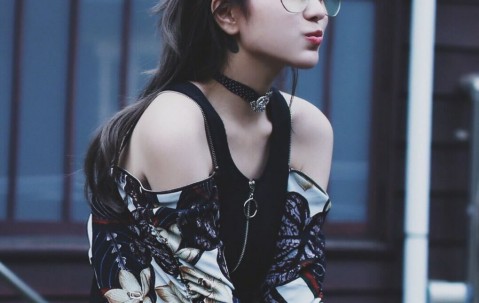 怀孕初期肚皮左边比右边高吗
